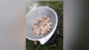 Мужское блюдо в казане на костре