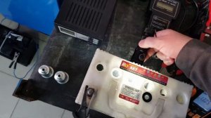 ЗАРЯД  АККУМУЛЯТОРА  и  ДЕСУЛЬФАТАЦИЯ (   ROCKET 45 Ah  MF  )