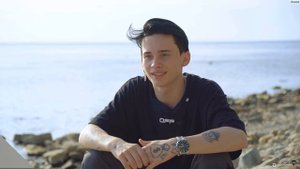 Мама Дани Милохина расплакалась, рассказывая о нем
