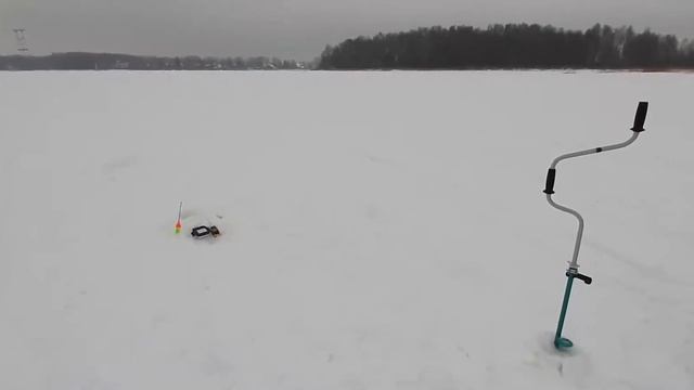 Мотособака ,, Мухтар 15 " . Рыбалка зимой на канале им Москвы . смотреть онлайн