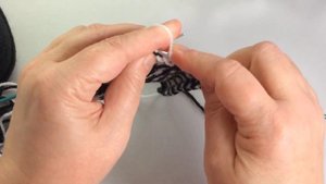 "Крапчатый твид" для двойки из жакета и прямой юбки. Вязание спицами.