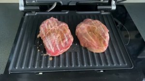 Стейки из мраморной говядины на электрогриле