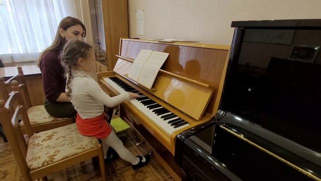 Открытый Урок "Применение технологии игрового обучения учащимися младших классов фортепианно" смотреть онлайн