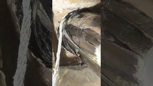 Соединение, узел, вход металлического дымохода от каминной топки в коренной керамический дымоход