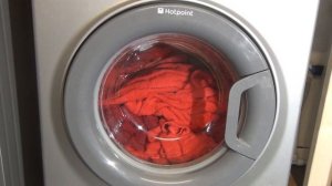 Review and Demonstration of Hotpoint aquarius 6kg 1200 spin wmaqf621G washing machine.