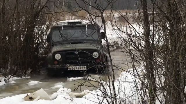 УАЗ ломает лёд смотреть онлайн