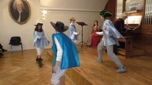 Фехтование под старинную органную музыку