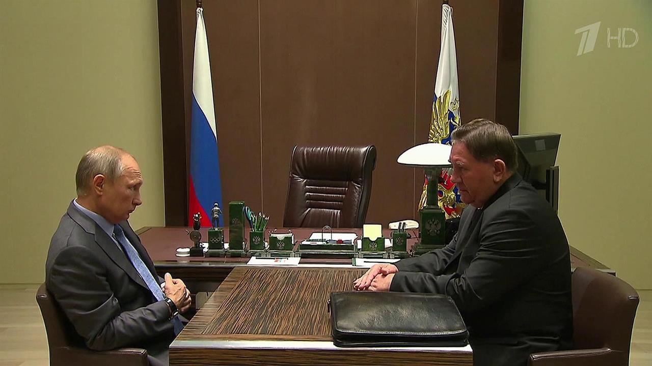 Владимир Путин провел рабочую встречу с губернатором Курской области Александром Михайловым