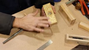 Быстрозажимные тиски из дерева  |  Wooden Quick Release Vice