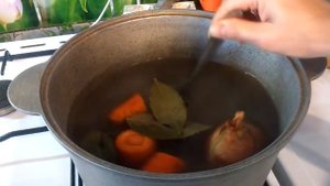 Рулет из брюшины с чесноком - как в магазине, просто и вкусно.