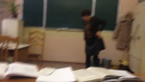 Училке 60 лет , садится на шпагат , учитесь девушки!