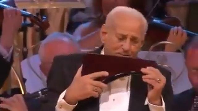 André Rieu. Gheorghe Zamfir "The Master of the Pan Flute'. The Lonely Shepherd. Live 2015, Buchares смотреть онлайн