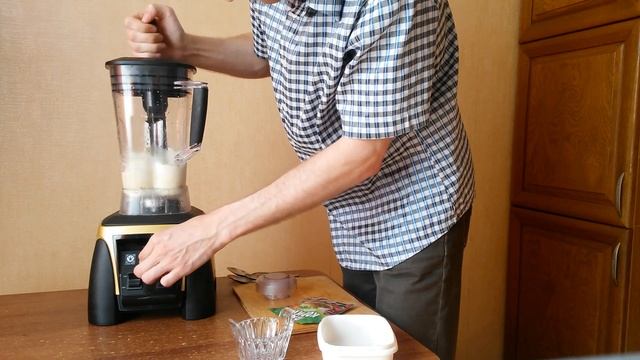 Мороженое в блендере KING MIX Commercial Blander (ice cream banana) смотреть онлайн