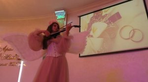 Ангел-скрипачка на торжестве - красивая свадьба