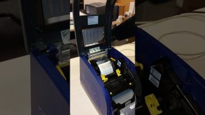 Принтер Brady BBP33. Печатать на термоусадке с двух сторон.