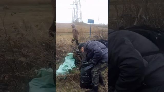 А ВАМ ВСЕ СМЕШНО ?! БЕРЕГА РЕК ЗАВАЛИВАЮТ МУСОРОМ!!!      НАУЧНЫЙ ГОРОДОК : РЕЧКА ЛЯПИХА,СЕРЕДЧИХА