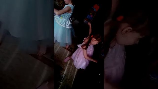 Танцы,танцы,танцуют девчонки....  09.05.2015