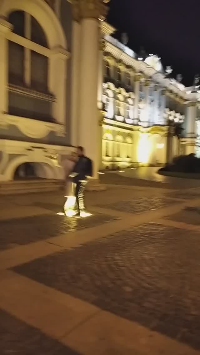 Санкт-Петербург. Саксофон у Эрмитажа.