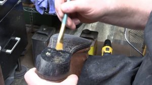 Ремонт обуви (на мужских сапогах стерлись набойки , что делать?)