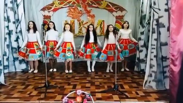 Песня «Русские красавицы» Исполняет ансамбль девочек вокальной студии «Дебют» смотреть онлайн