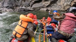 Прохождение порога "Лягушка" 5-й категории сложности на р. Сюльбан.mp4