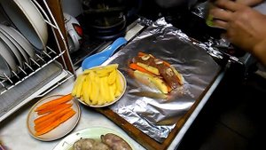 Купаты с овощами,запечёные в фольге на мангале