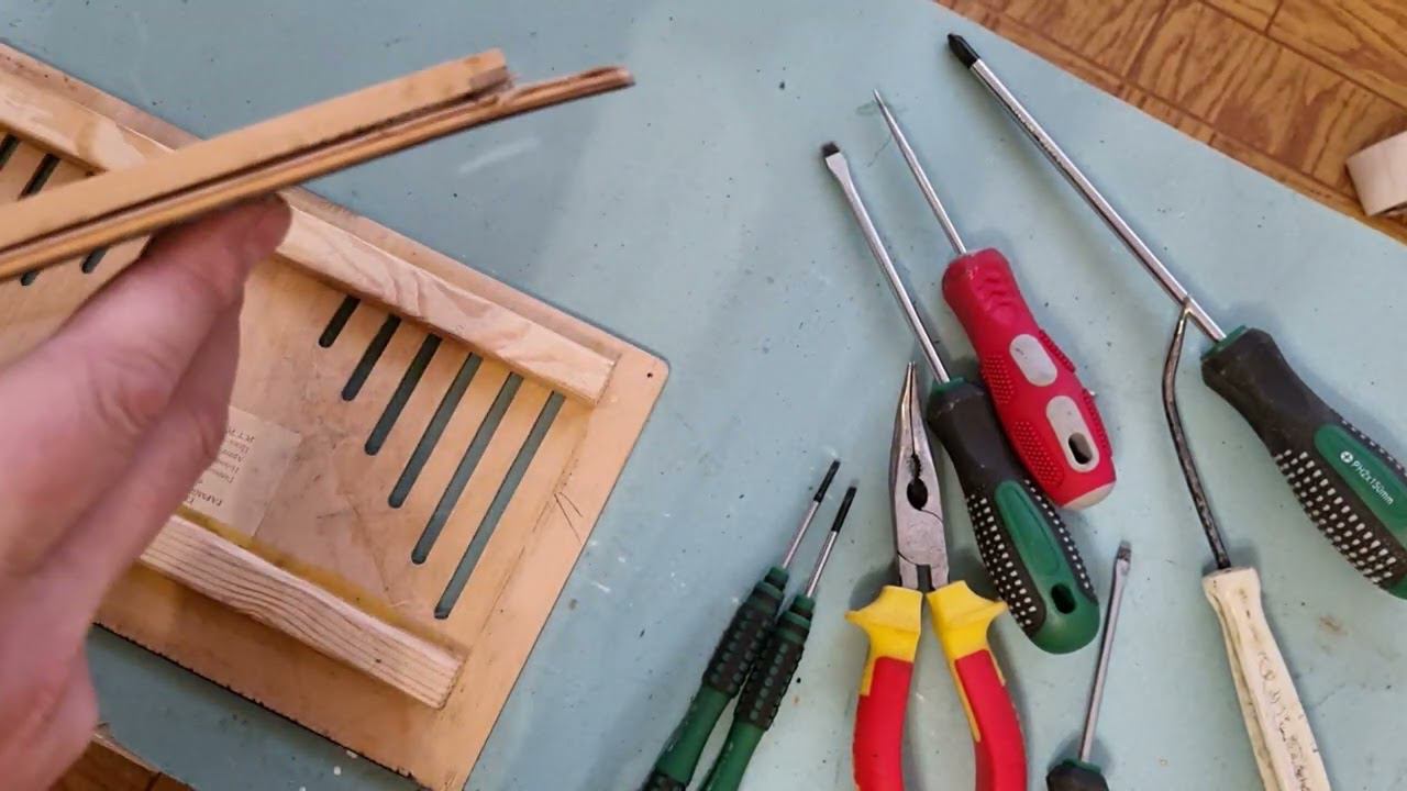 Как отремонтировать басовую крышку гармони Восток. смотреть онлайн