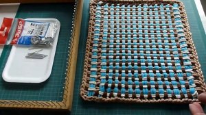 Плетение ковриков из лоскутков на рамке с гвоздиками