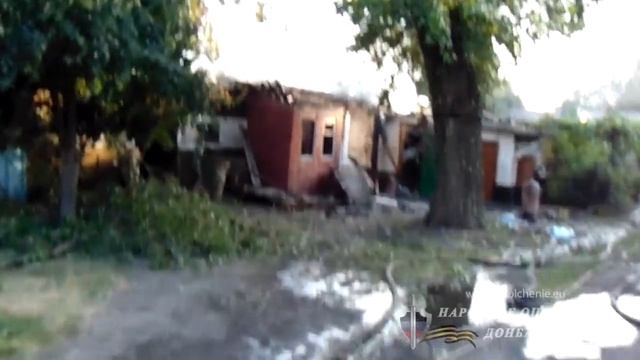 Последствия обстрела Петровского района Донецка