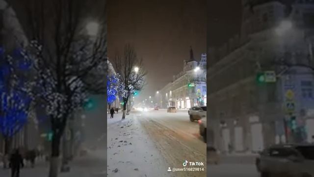 Ростов-на-Дону. 17.01.2021. Вечер. Снег. Вьюга. Температура - 9.