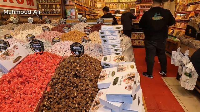 اجواء العام الجديد صباحا واسعار2024 فى سوق المكسرات والحلويات في امينونو فى اسطنبول_ تركيا