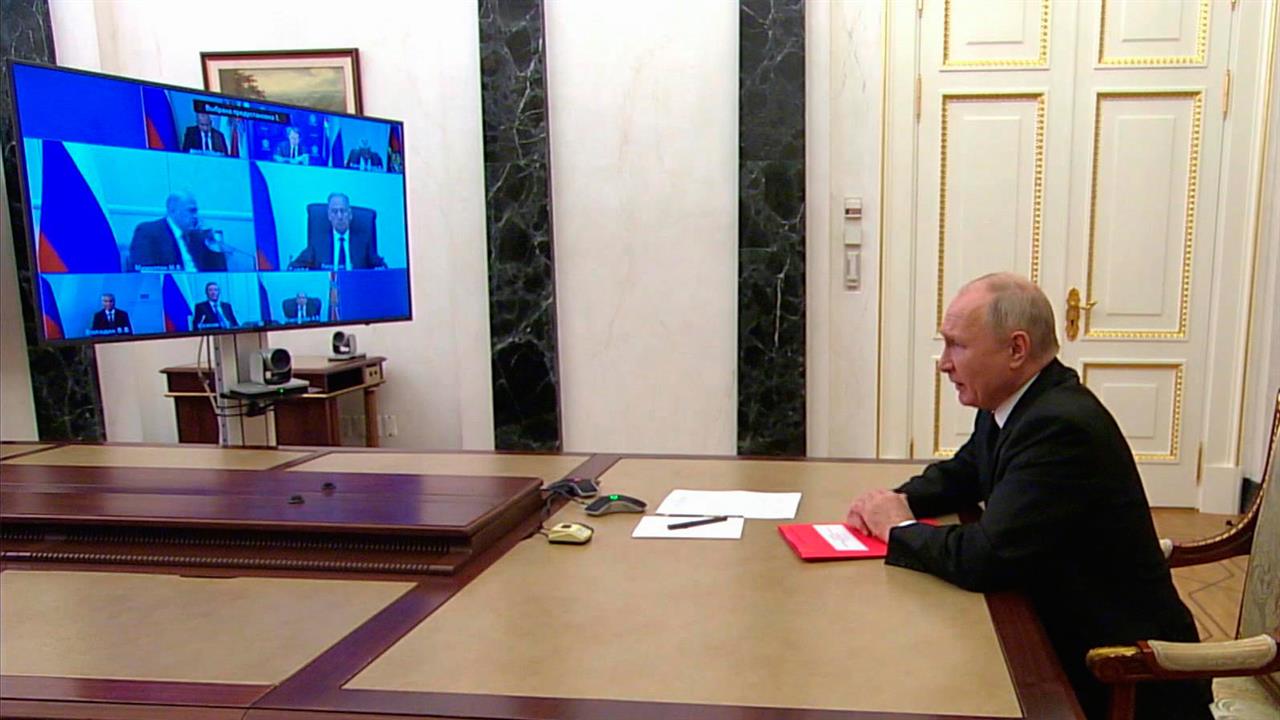 Владимир Путин провел совещание с постоянными участниками Совбеза России