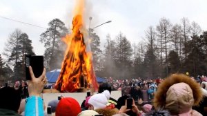 В Челябинске сожгли Масленицу