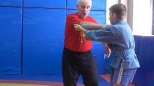 Бросок через спину с захватом двух рук с падением