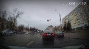 Включение указателя поворота перед перестроением
