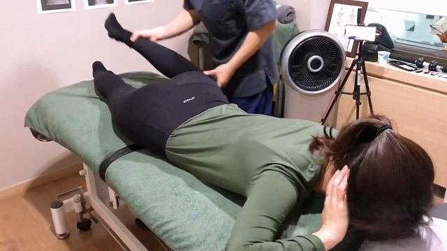 (도수치료)Latissimus dorsi Muscle Stretching Manual Therapy Technique-JK메디컬(치료편) смотреть онлайн