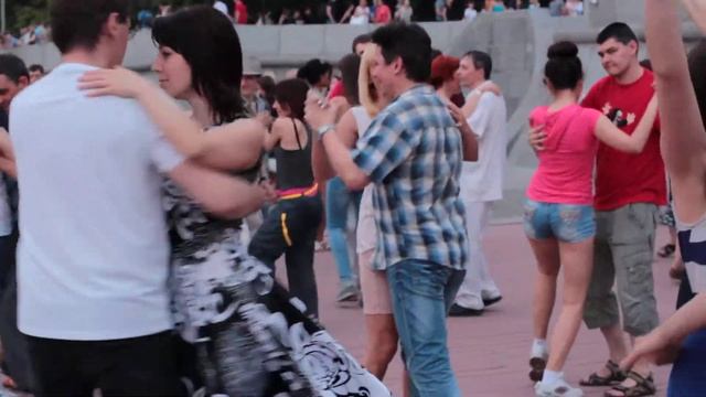 Опен эйр у причала http://www.salsateca.ru 24.05.14 бачата смотреть онлайн