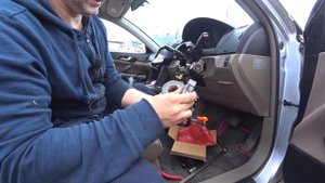 Не работает сигнал и загорелась лампа подушки безопасности Toyota. Шлейф 1800 рублей и его замена.