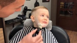 Шок! Ребёнка подстригли и побрили опасной бритвой!