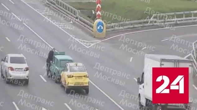 Водитель загорелся после аварии на МКАД - Россия 24 