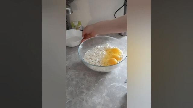 Творожная шоколадная ватрушка