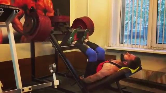 Жим ногами 310 кг на 8 раз (собственный вес 70 кг) смотреть онлайн