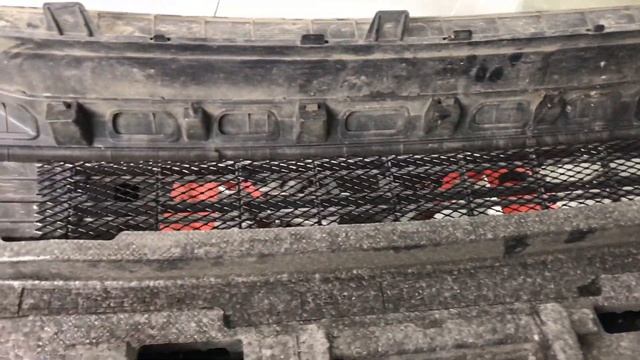 Hyundai Creta сетка установка в бампер. Обеспечивает защиту от выхода из строя радиатора смотреть онлайн