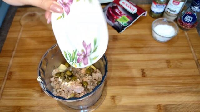 Фаршированные яйца с тунцом. ??Uova ripiene di tonno.