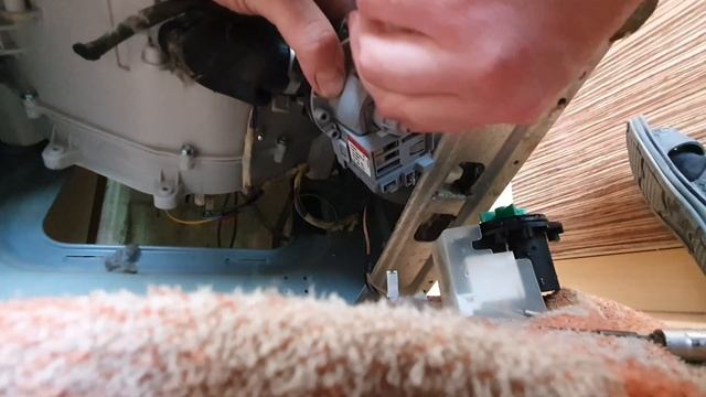 Замена сливного насоса в стиральной машине LG/лдж смотреть онлайн