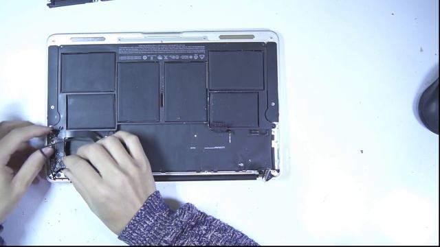 Macbook air 11 2015 00164 chập nguồn 5V смотреть онлайн