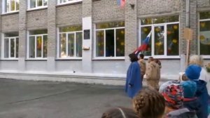 Церемония выноса флага РФ и исполнения Государственного гимна РФ в МБОУ "СОШ № 196"