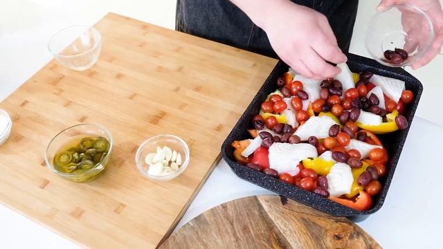 Запеченная камбала с перцем и томатами [Простой и вкусный рецепт]