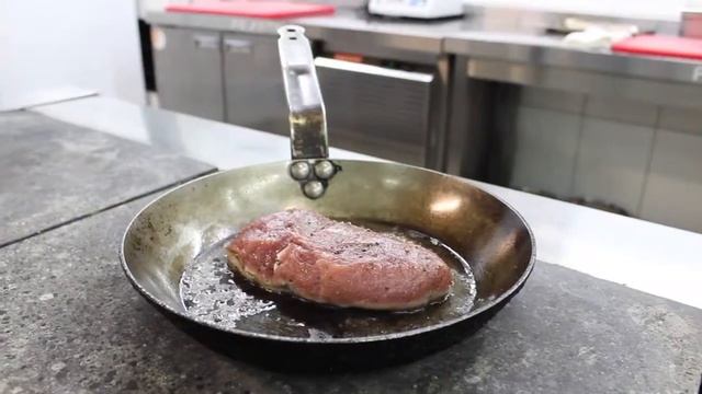 #ЛайфхакОтШефа Утиная грудка [Рецепты Chester] смотреть онлайн