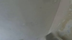 Шпаклюем Гладилкой (малка) Стены. Супер удобно в труднодоступных местах стен.